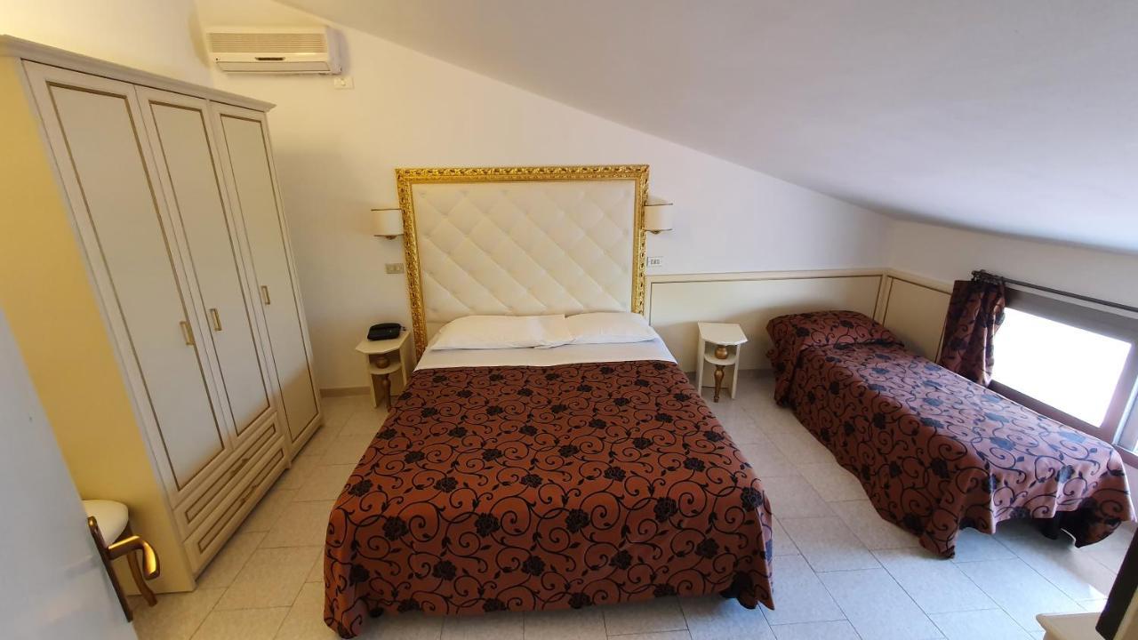Hotel Rosa Maria Elite بيلاريا-إيجيا مارينا الغرفة الصورة
