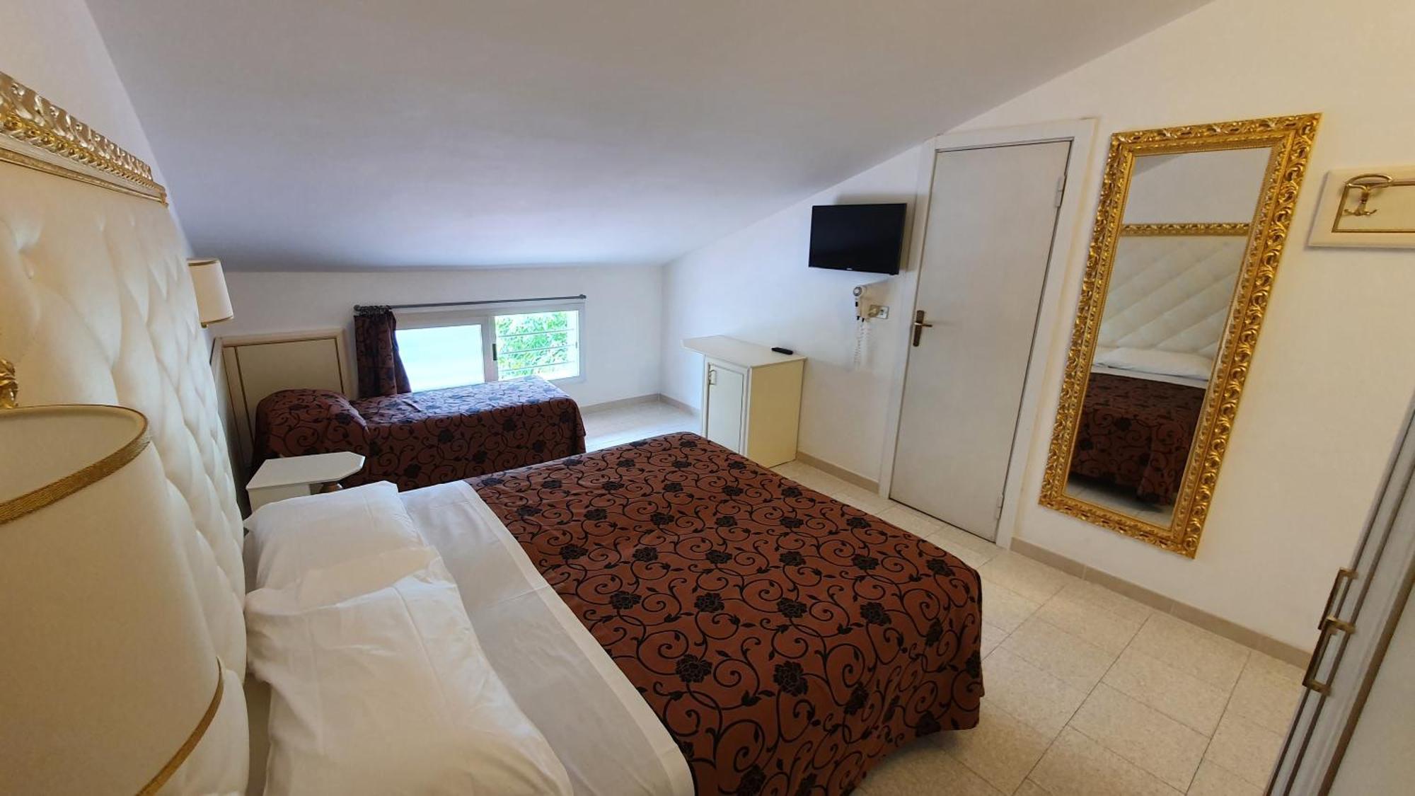 Hotel Rosa Maria Elite بيلاريا-إيجيا مارينا الغرفة الصورة