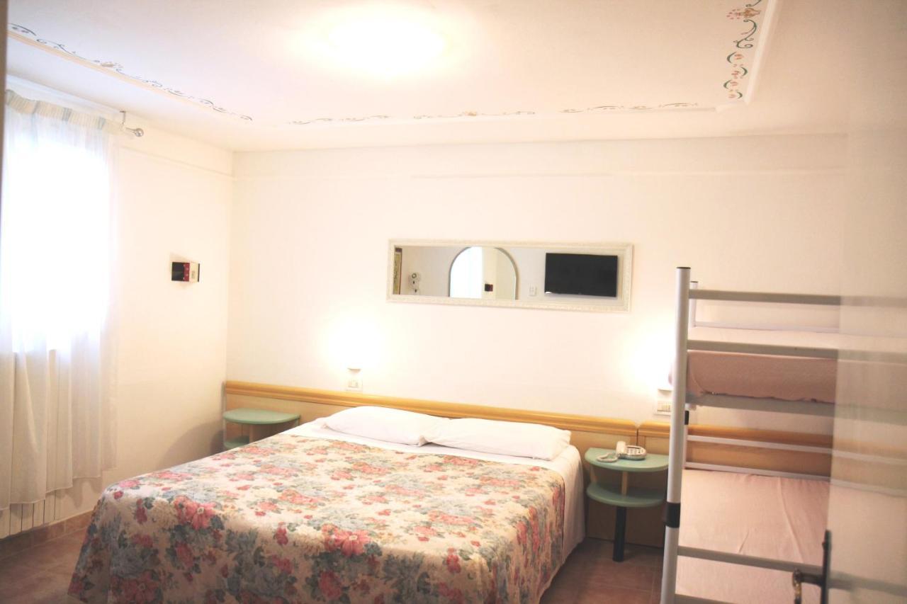 Hotel Rosa Maria Elite بيلاريا-إيجيا مارينا الغرفة الصورة